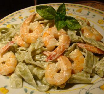 Zielone tagliatelle z krewetkami