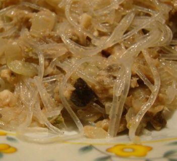 Makaron chiński z tuńczykiem