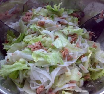 Sałatka chińska z tuńczykiem