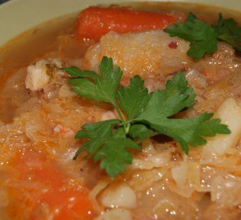 Kapuśniak z żeberkami wędzonymi