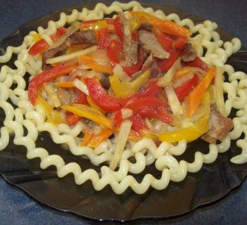 Zakręcone spaghetti po chińsku