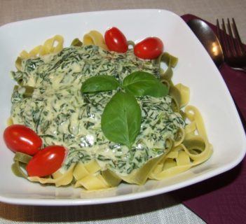 Tagliatelle ze szpinakiem i serem gorgonzola