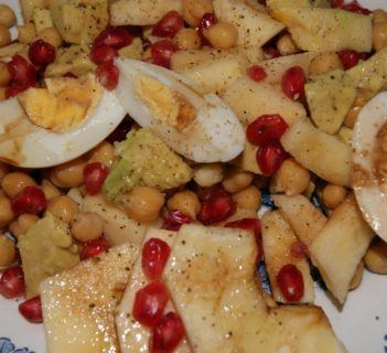 Sałatka z ciecierzycy – awokado i jabłka