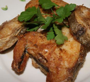 Ryba w marynacie z sosu sojowego