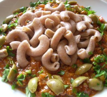 Ragout z makaronem razowym