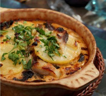 Zapiekanka śledziowa z ziemniakami i grzybami