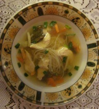 Rosół z makaronem i kurczakiem