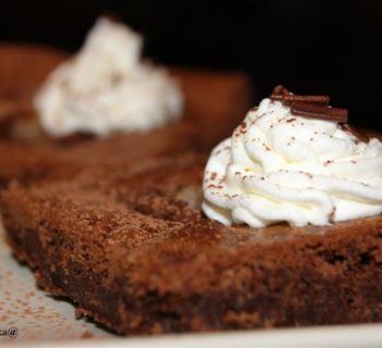 Czekoladowe kwadraciki z gruszką