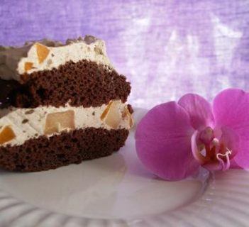 Wieniec kakaowy przekładany masą śmietanowoowocową