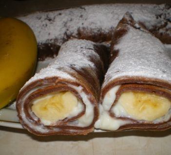 Czekoladowe naleśniki z kremem i bananami