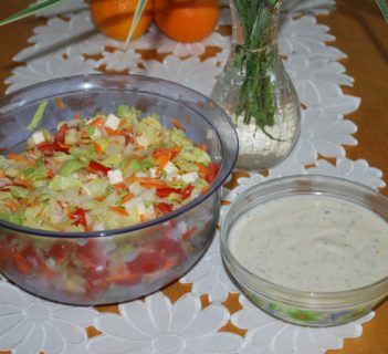 Sałatka z jogurtowym dressingiem