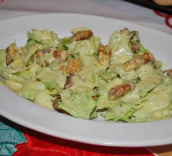 Sałatka z orzechami włoskimi