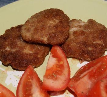 Kotlety mielone z ketchupem.