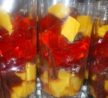 Deser szklankowy bardzo kolorowy