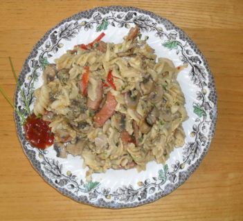 Świderki z papryką i parówkami