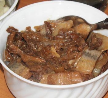 Śledzie z suszonymi prawdziwkami