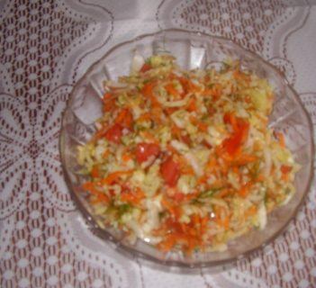 Surówka z młodej kapusty