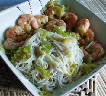 Krewetki królewskie w porach i mleczku kokosowym