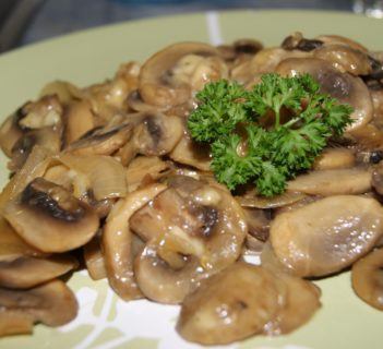 Pieczarki z serem żółtym