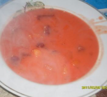 Barszcz czerwony z ziemniakami i jarzynami