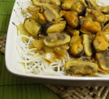 Małże w sosie cytrynowym z pesto rosso