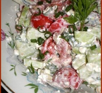 Sałatka z serkiem wiejskim