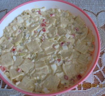 SAŁATKA Z UŻYCIEM MAKARONU "ŁAZANKI"