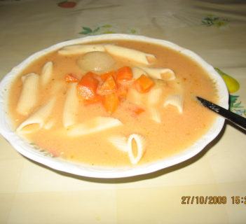 ZUPA POMIDORIOWA Z MAKARONEM