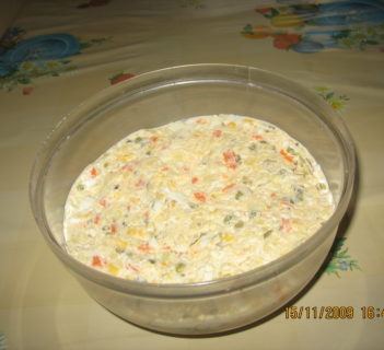 SAŁATKA JARZYNOWA Z MAJONEZEM