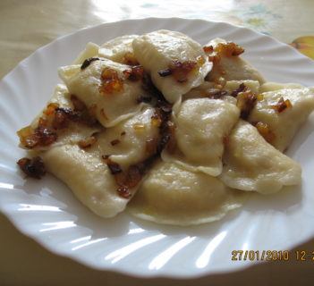 PIEROGI Z SEREM I Z ZIEMNIAKAMI (RUSKIE) + OMASTA