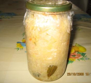 Kapusta kiszona w słoiku