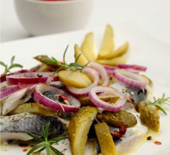 Śledź korzenny na ostro