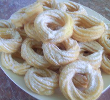 Pączki wiedeńskie z cukrem pudrem