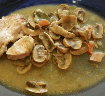 Karczek w sosie pieczarkowym