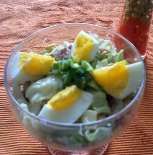 Sałatka lodowa z jajkiem