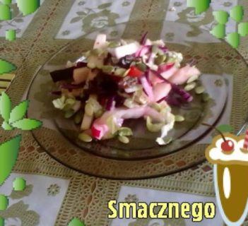 Sałatka z czerwoną cebulką