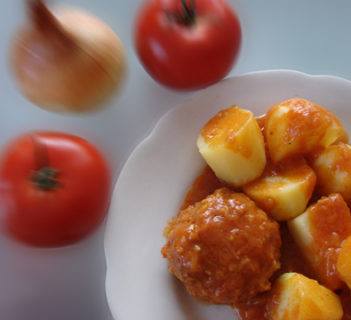 klopsy w sosie pomidorowym