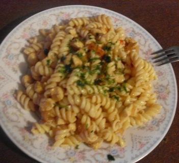 Świderki z kurczakiem w sosie słodko-kwaśnym