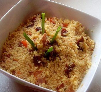 Sałatka z kaszą kuskus i suszonymi pomidorami