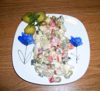 Sałatka kolorowy tuńczyk