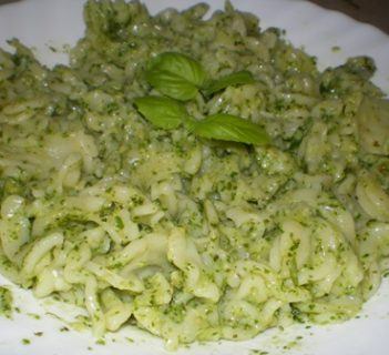 Makaron z aromatycznym ziołowym sosem