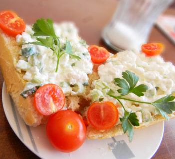 Kanapeczki z białym serkiem