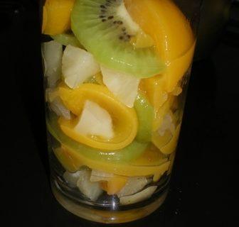 Sałatka owocowa z jagodami