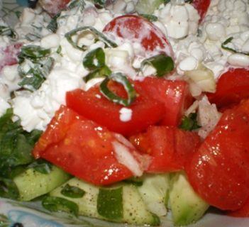 Sałatka z serkiem wiejskim