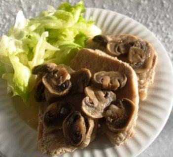 Lekki schab z pieczarkami i salatą lodową