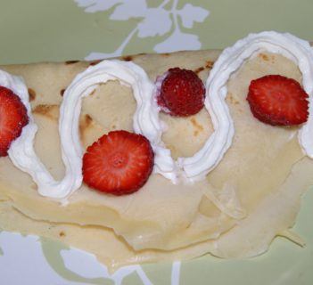 Naleśniki z serem i truskawkami