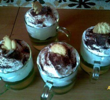 Galaretka z bitą śmietaną