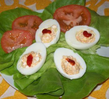 Jajka wielkanocne z czerwonym farszem