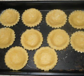 Babeczki z bitą smietanką oraz z owocami