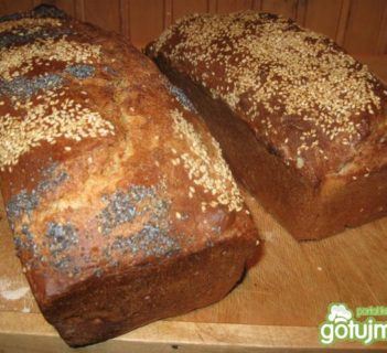 Chleb tostowy marynarski z makiem.